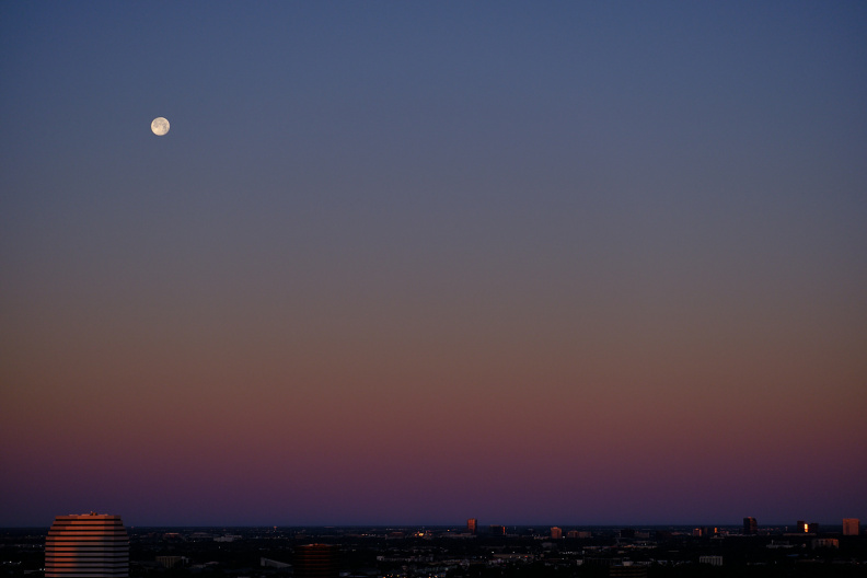 20190420_055248_houston_moon_pcowmr.jpg